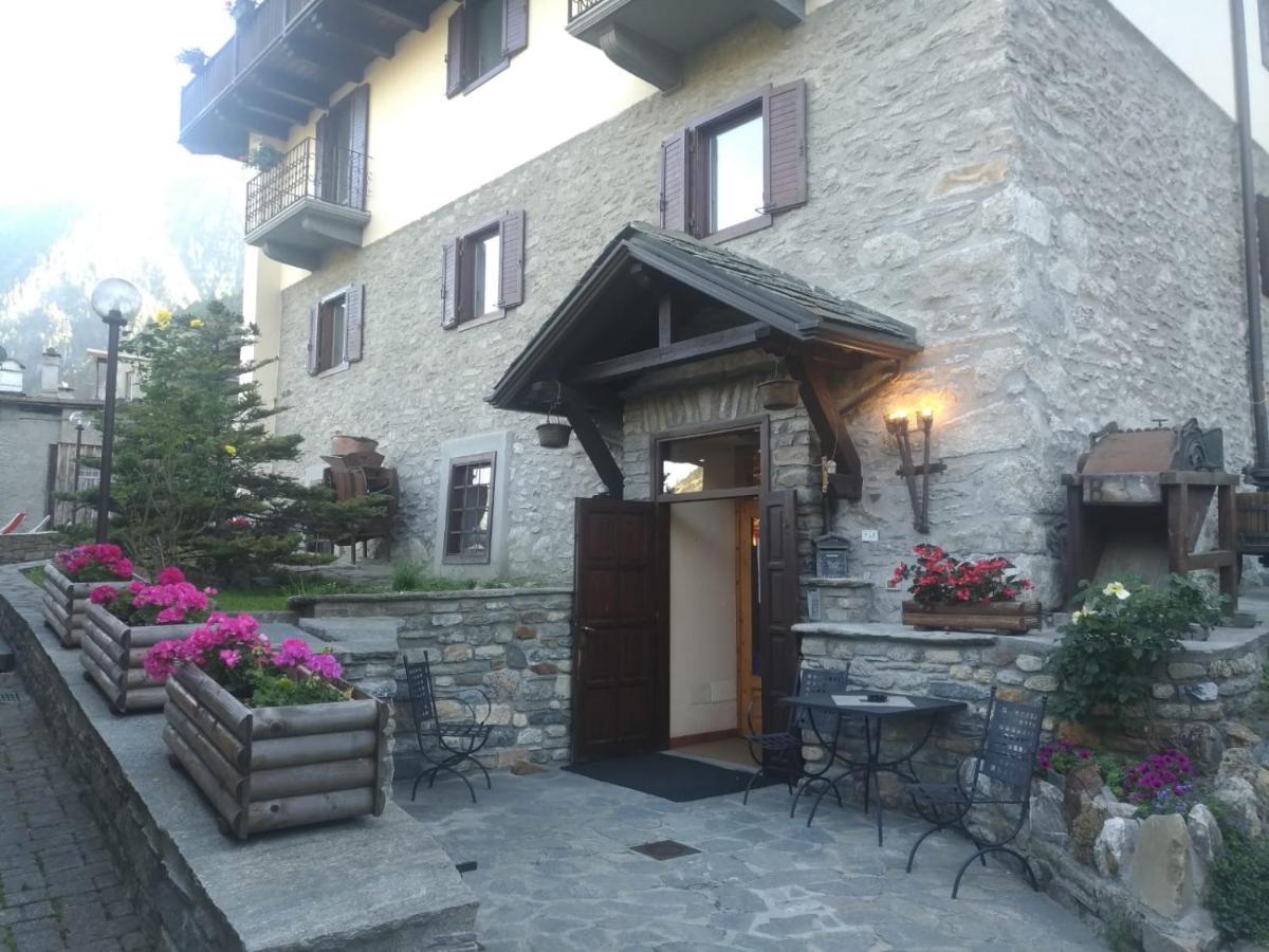 Hotel Ottoz Meuble كورمايور المظهر الخارجي الصورة