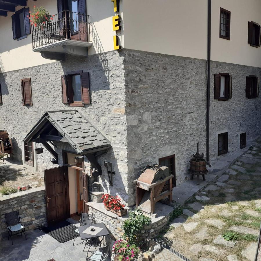 Hotel Ottoz Meuble كورمايور المظهر الخارجي الصورة