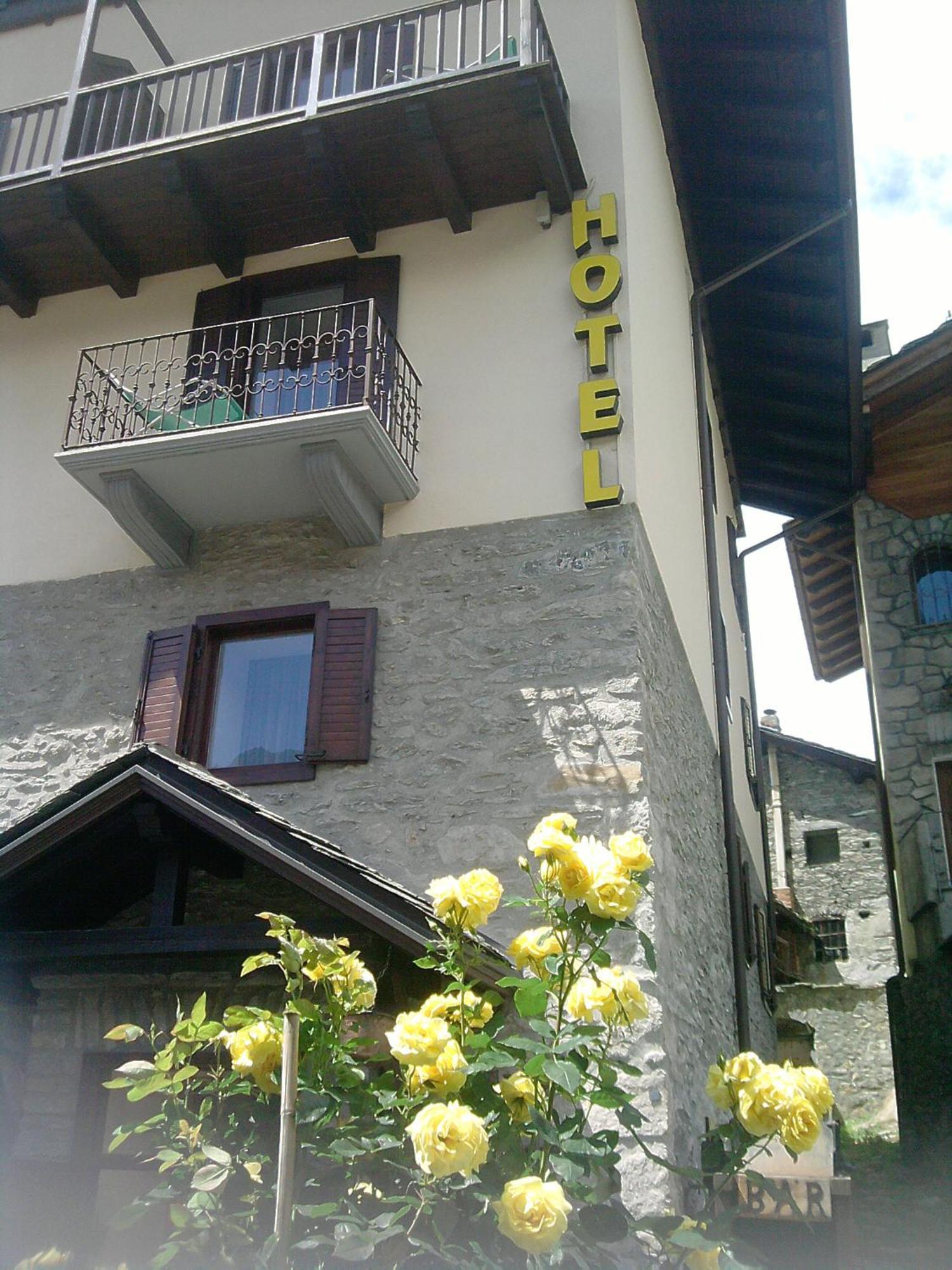 Hotel Ottoz Meuble كورمايور المظهر الخارجي الصورة