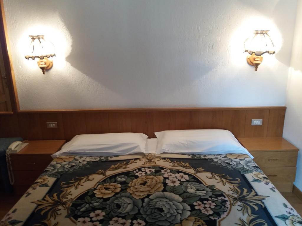 Hotel Ottoz Meuble كورمايور المظهر الخارجي الصورة