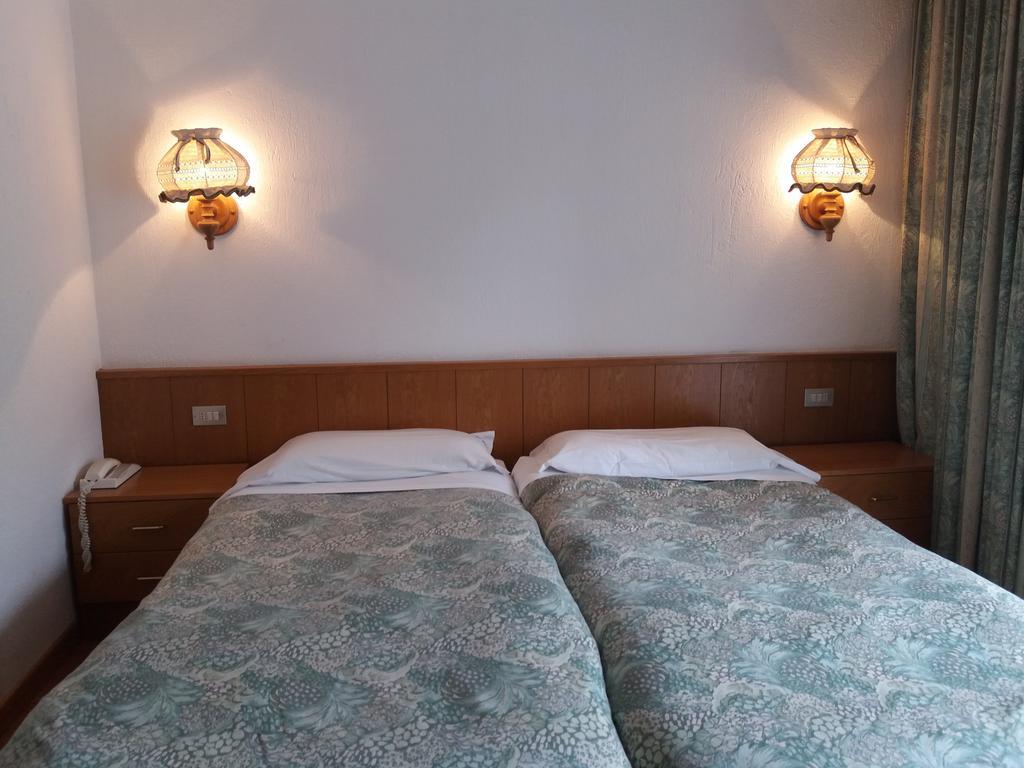 Hotel Ottoz Meuble كورمايور المظهر الخارجي الصورة