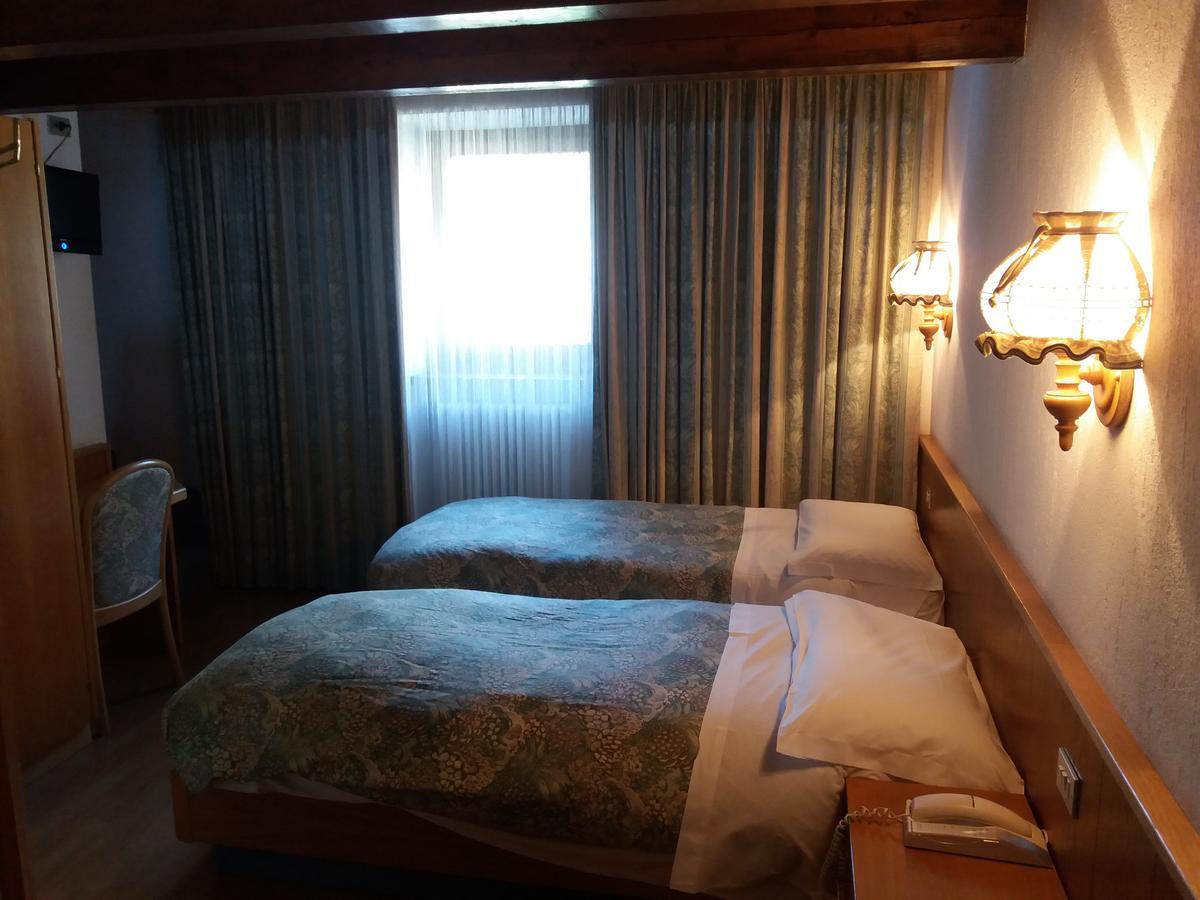 Hotel Ottoz Meuble كورمايور المظهر الخارجي الصورة