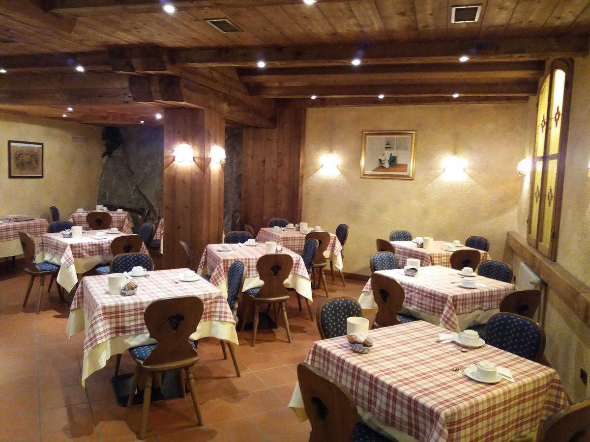 Hotel Ottoz Meuble كورمايور المظهر الخارجي الصورة