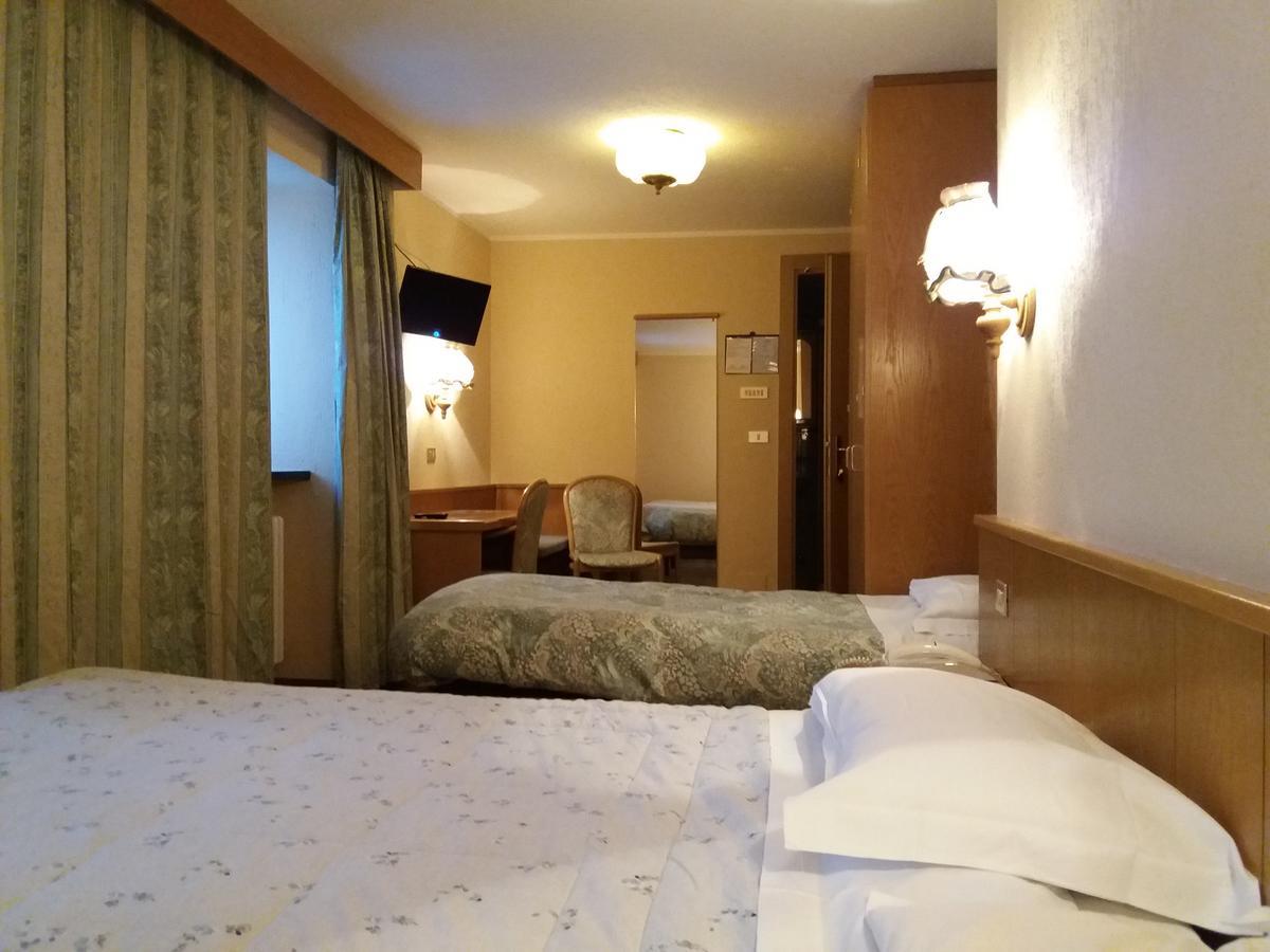 Hotel Ottoz Meuble كورمايور المظهر الخارجي الصورة