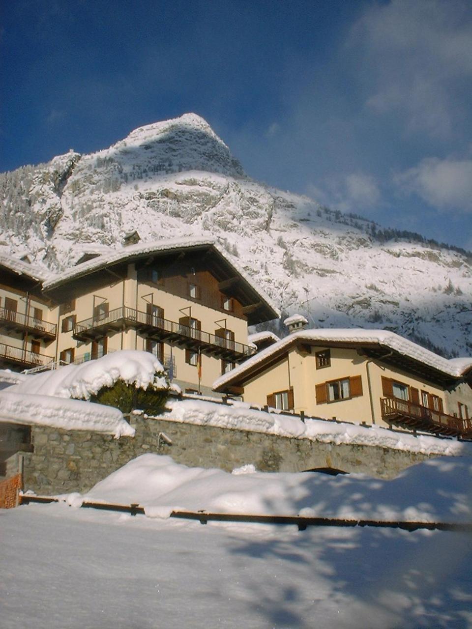 Hotel Ottoz Meuble كورمايور المظهر الخارجي الصورة