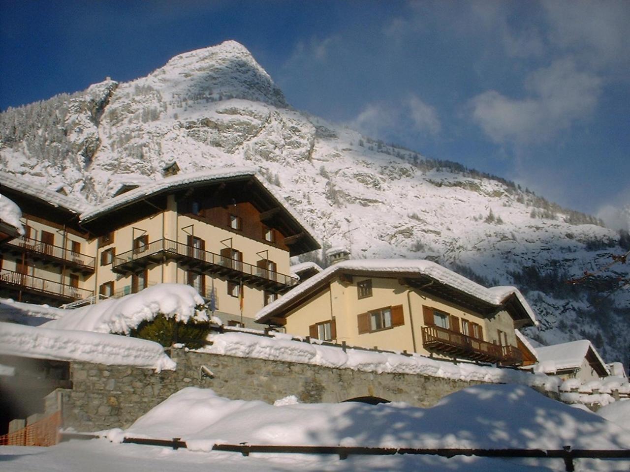 Hotel Ottoz Meuble كورمايور المظهر الخارجي الصورة