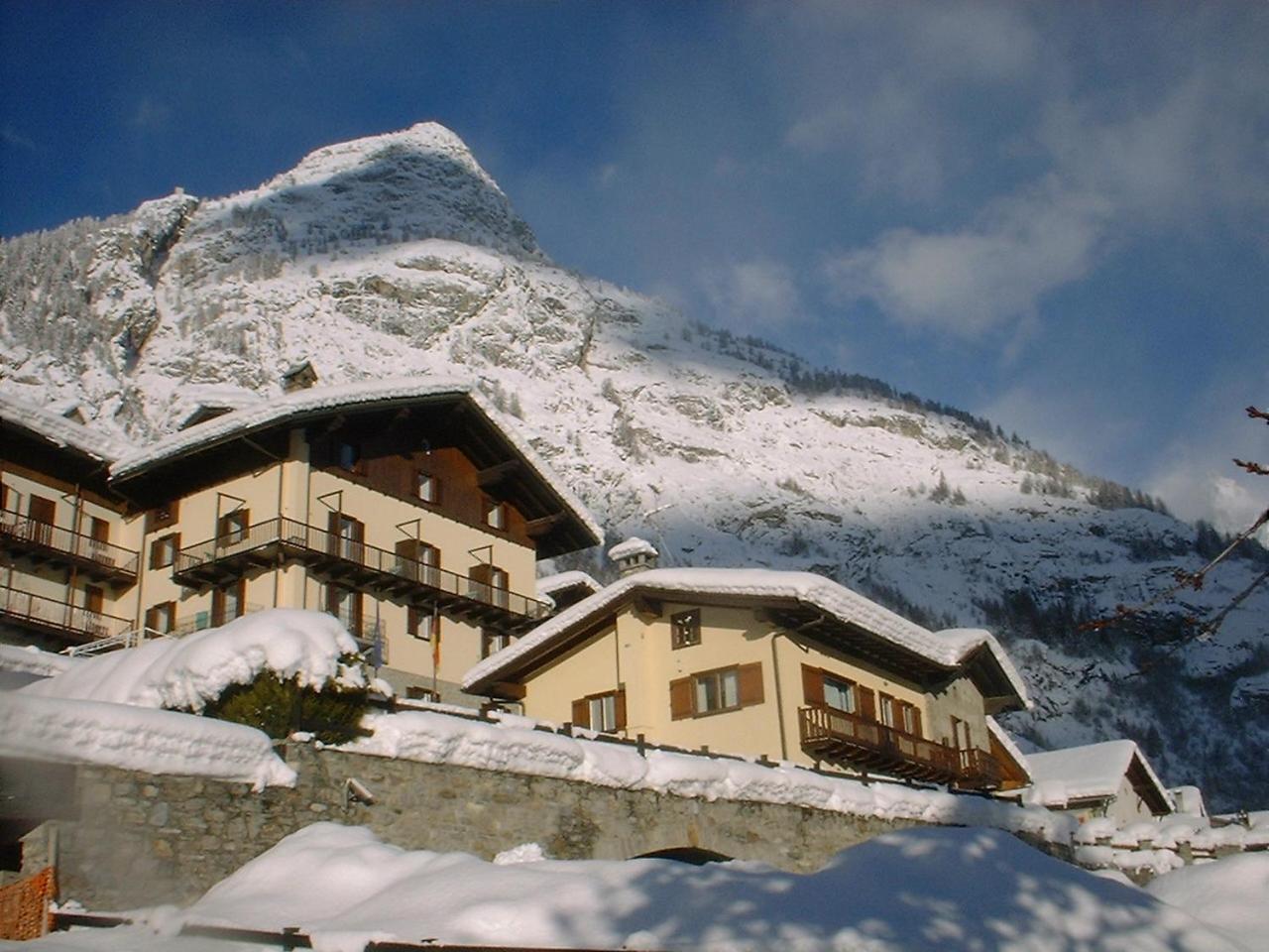 Hotel Ottoz Meuble كورمايور المظهر الخارجي الصورة